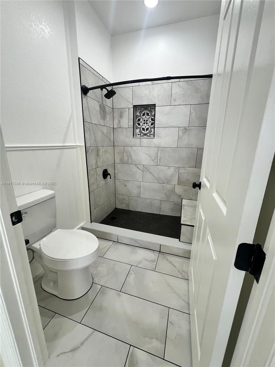 4285 Ne 10th Ct Property Photo 13
