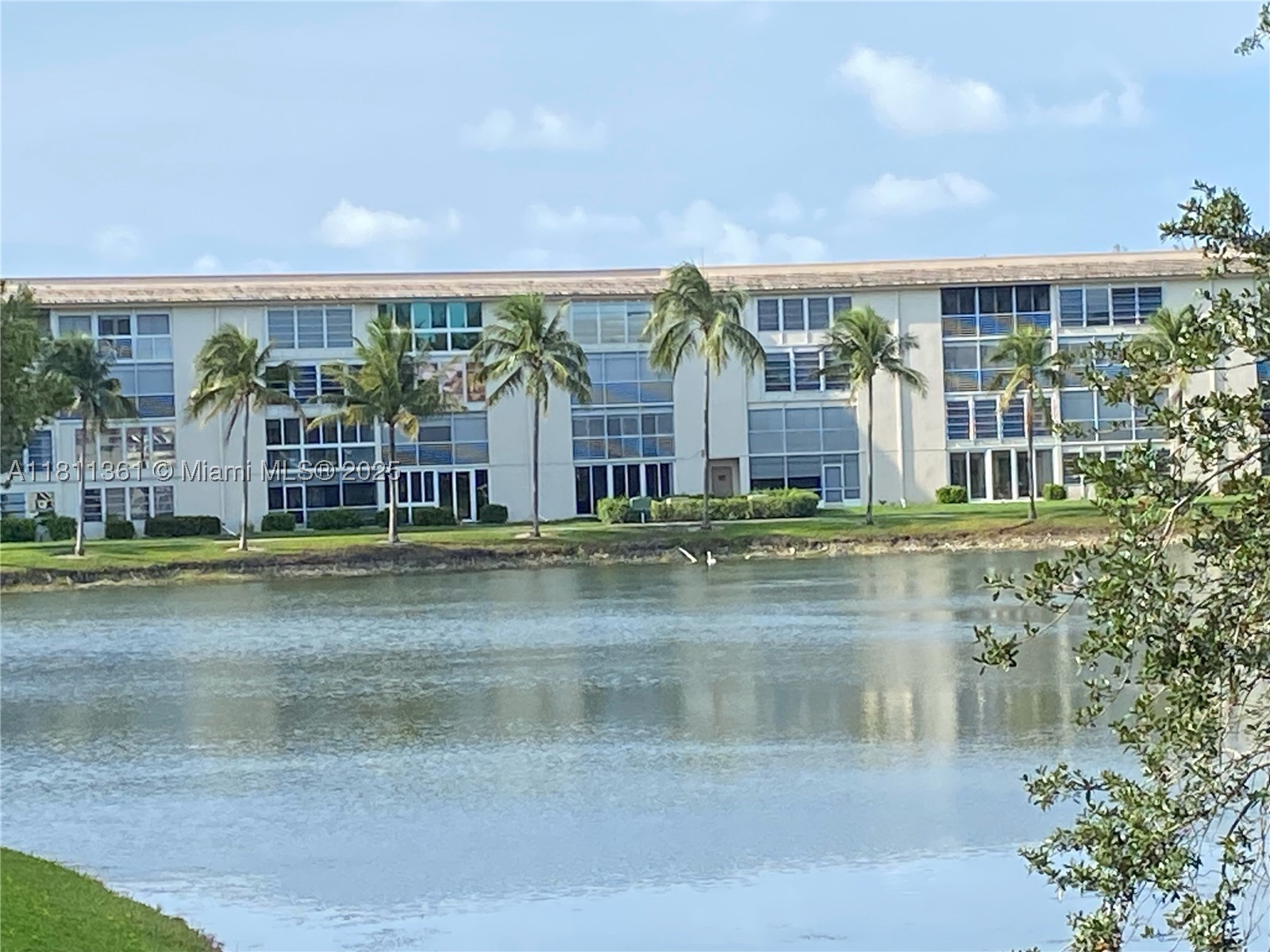 1902 Bermuda Cir G3 Property Photo 1