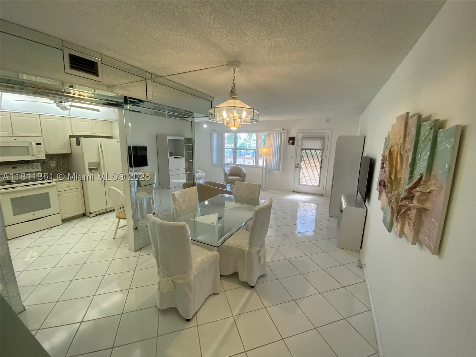 1902 Bermuda Cir G3 Property Photo 5