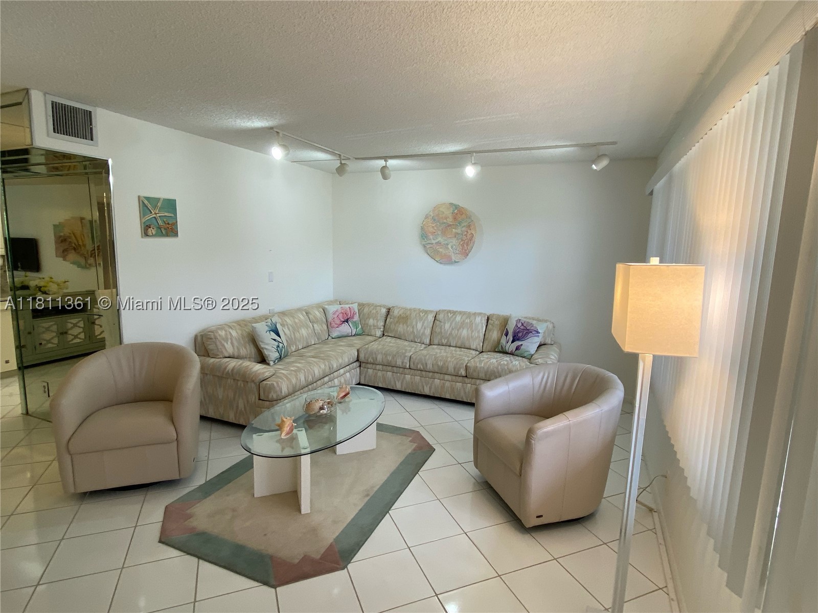 1902 Bermuda Cir G3 Property Photo 6
