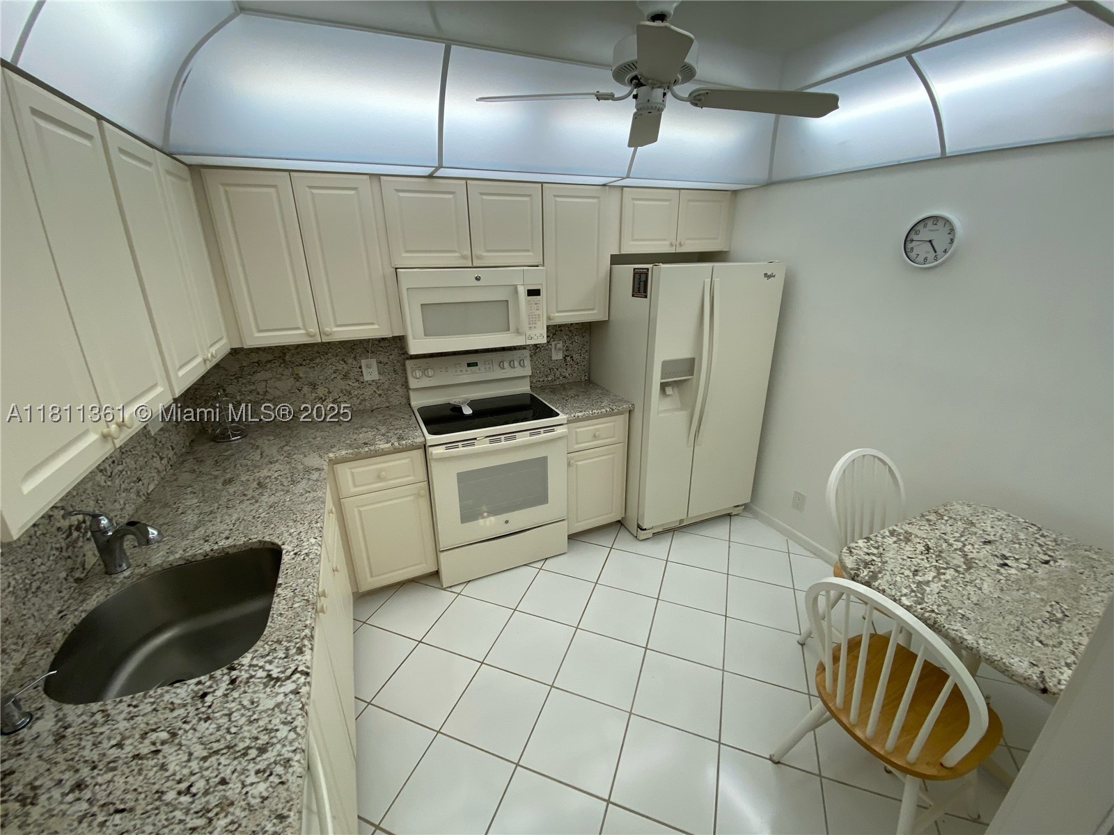1902 Bermuda Cir G3 Property Photo 9