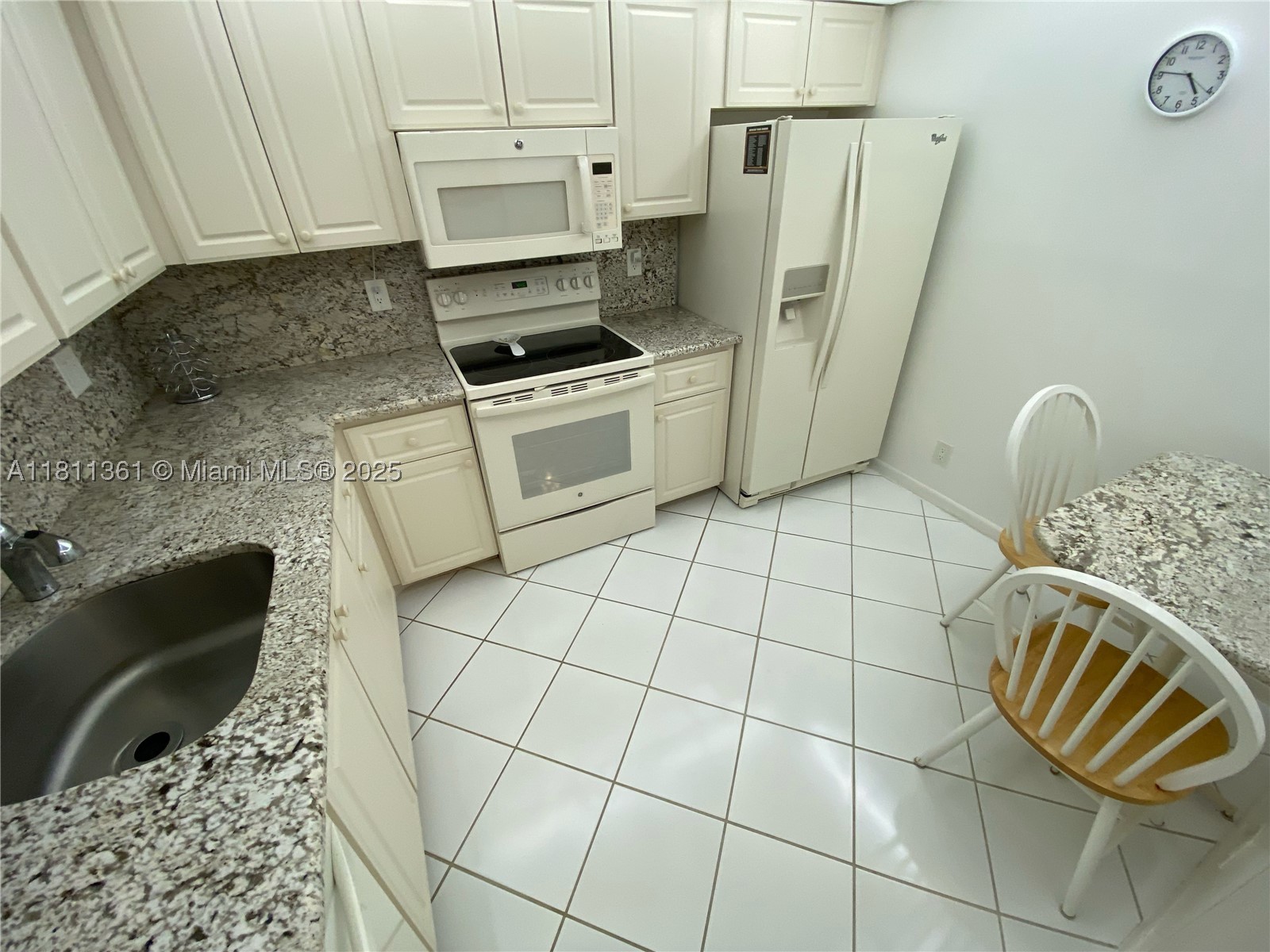 1902 Bermuda Cir G3 Property Photo 10
