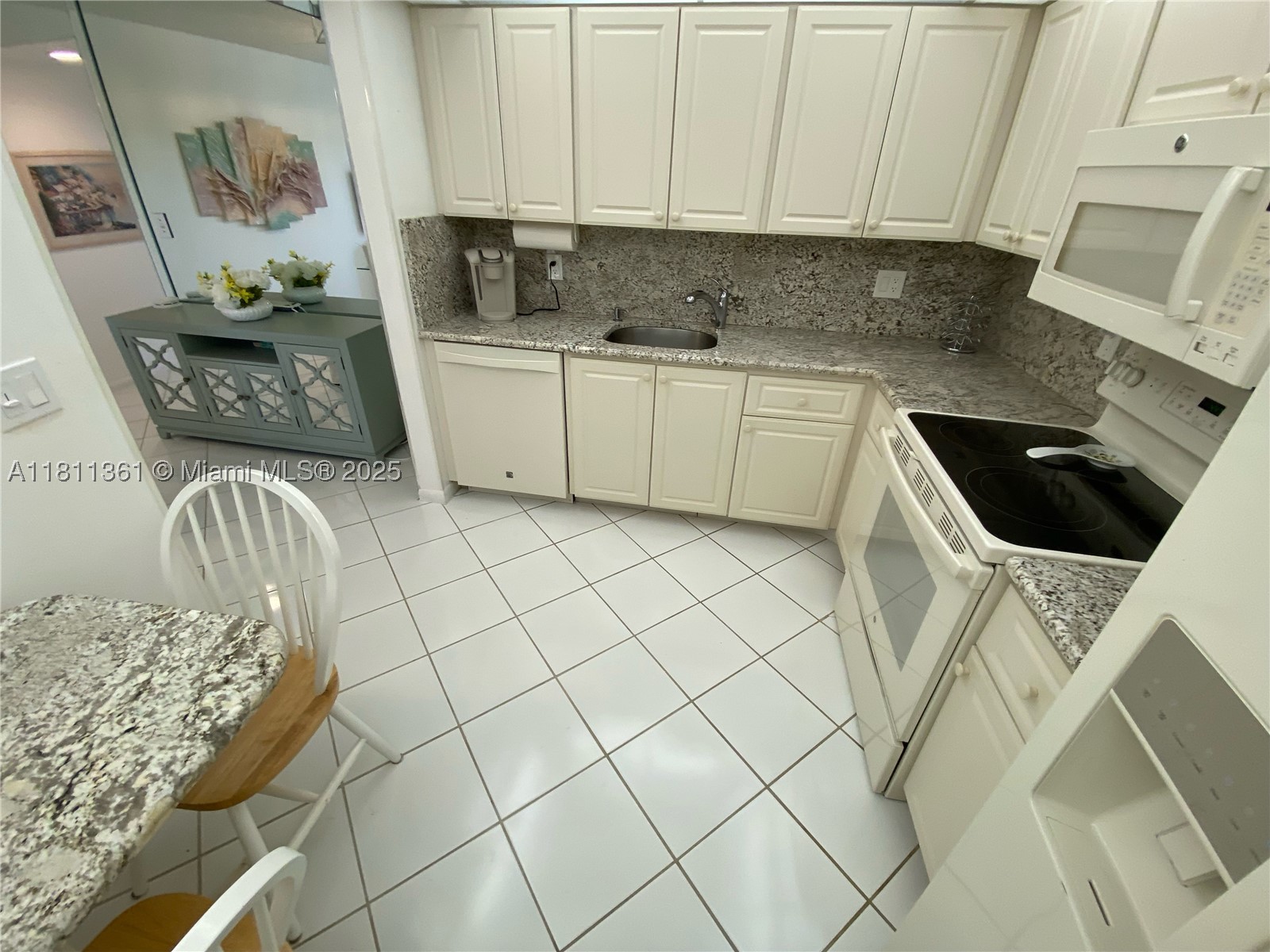 1902 Bermuda Cir G3 Property Photo 11