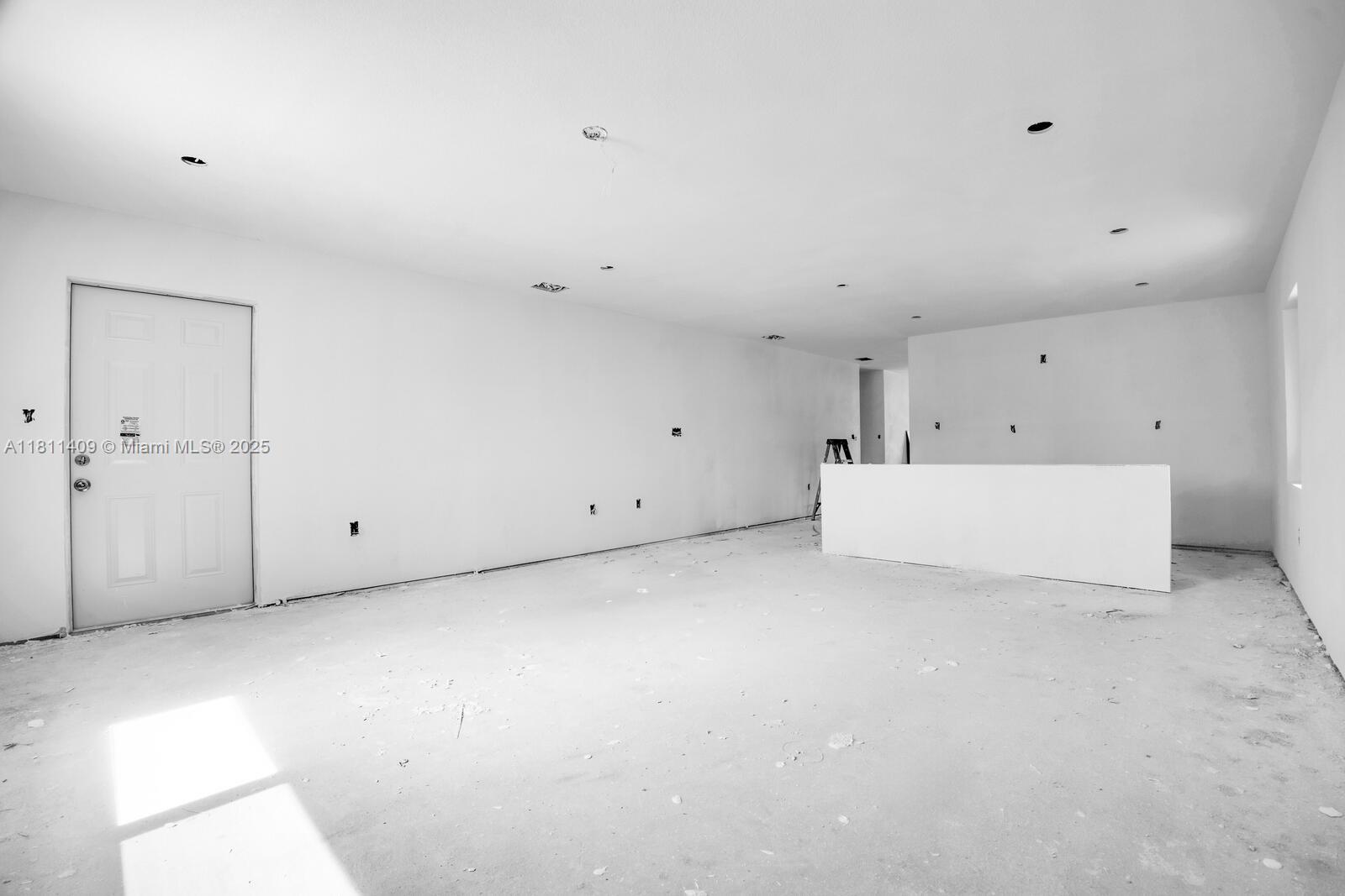 625 Sw 6 Street Property Photo 2