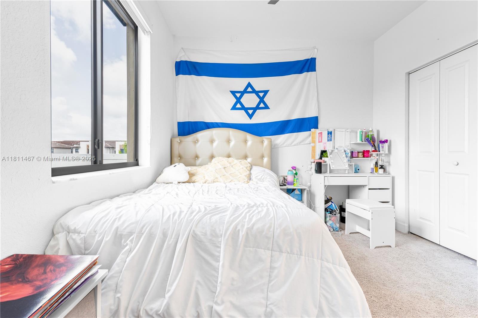 817 Ne 211th St Property Photo 2