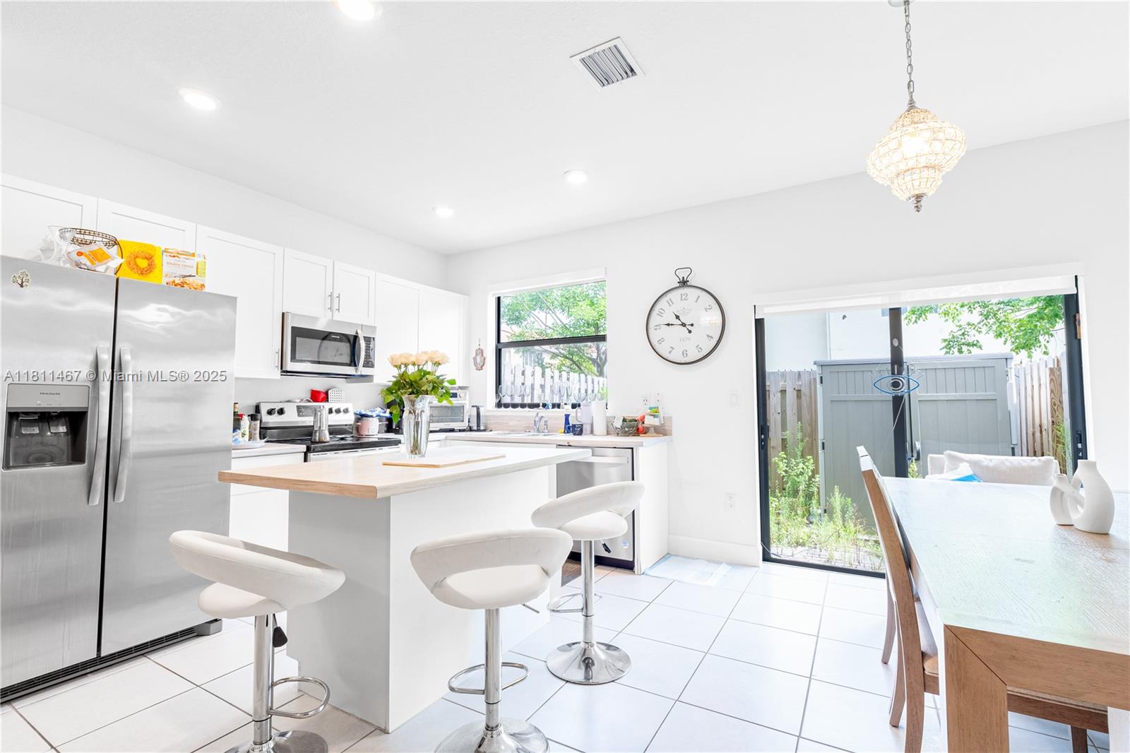 817 Ne 211th St Property Photo 8