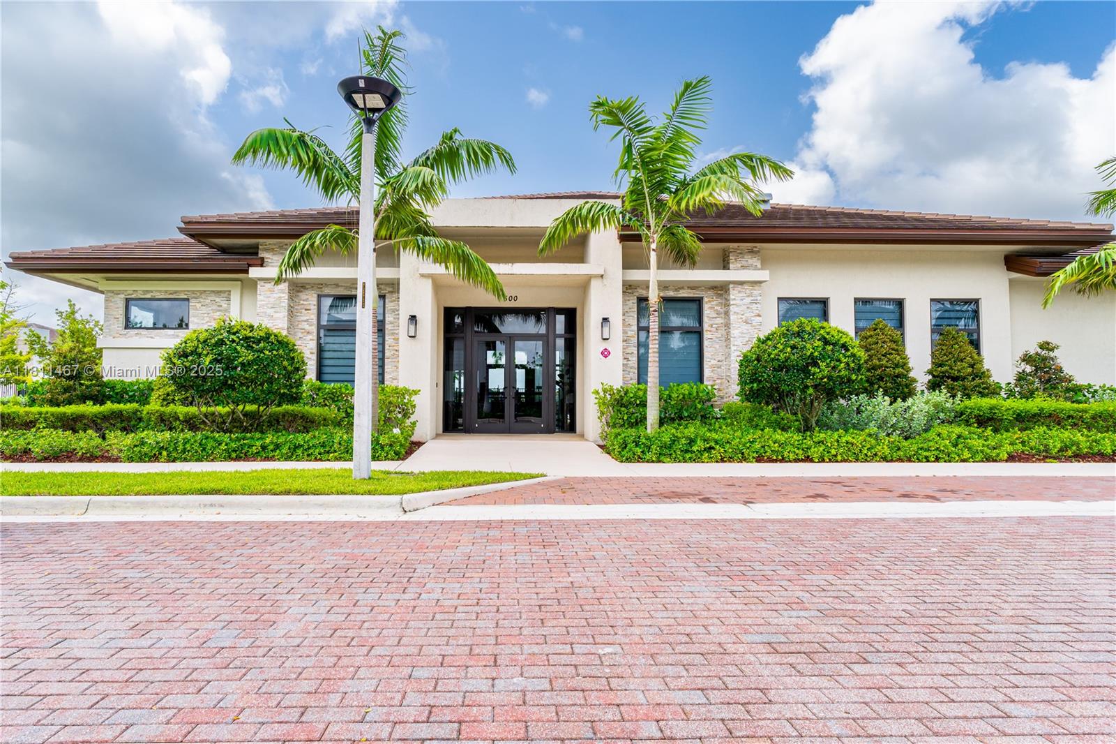 817 Ne 211th St Property Photo 16