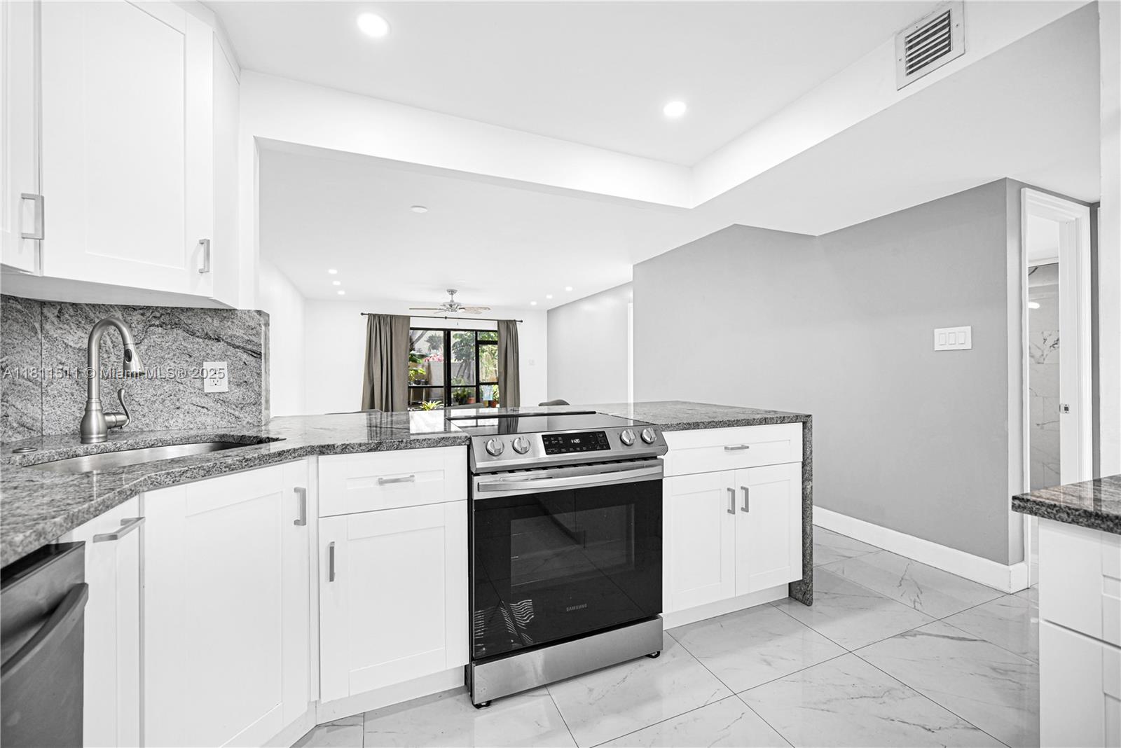 132 S Cypress Rd 518 Property Photo 6