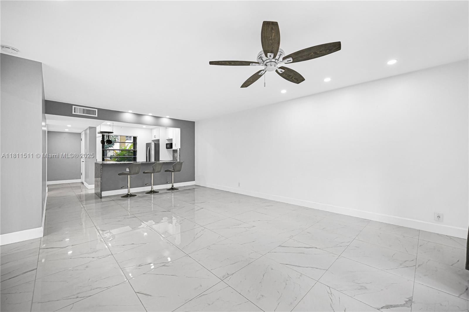 132 S Cypress Rd 518 Property Photo 9