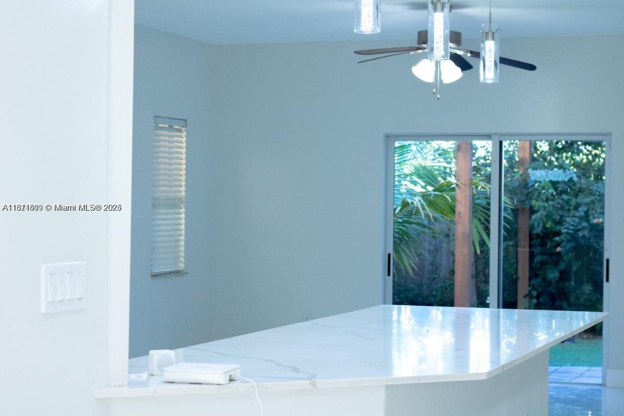 1371 Ne 42nd Ave Property Photo 3