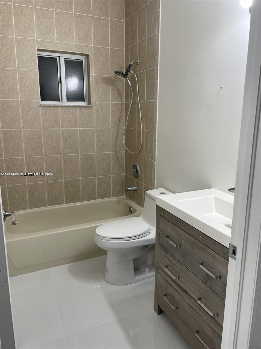 1371 Ne 42nd Ave Property Photo 10