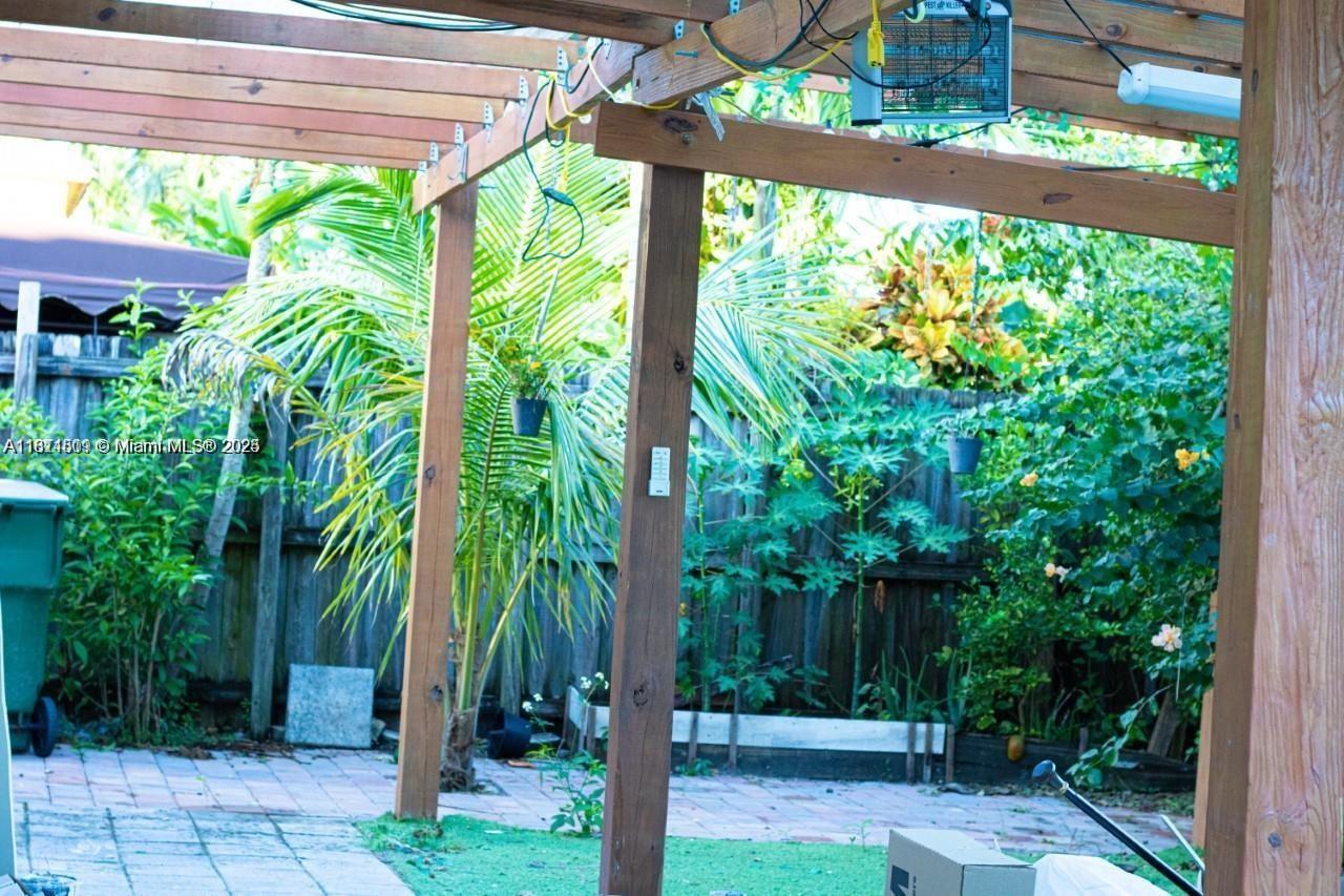 1371 Ne 42nd Ave Property Photo 26