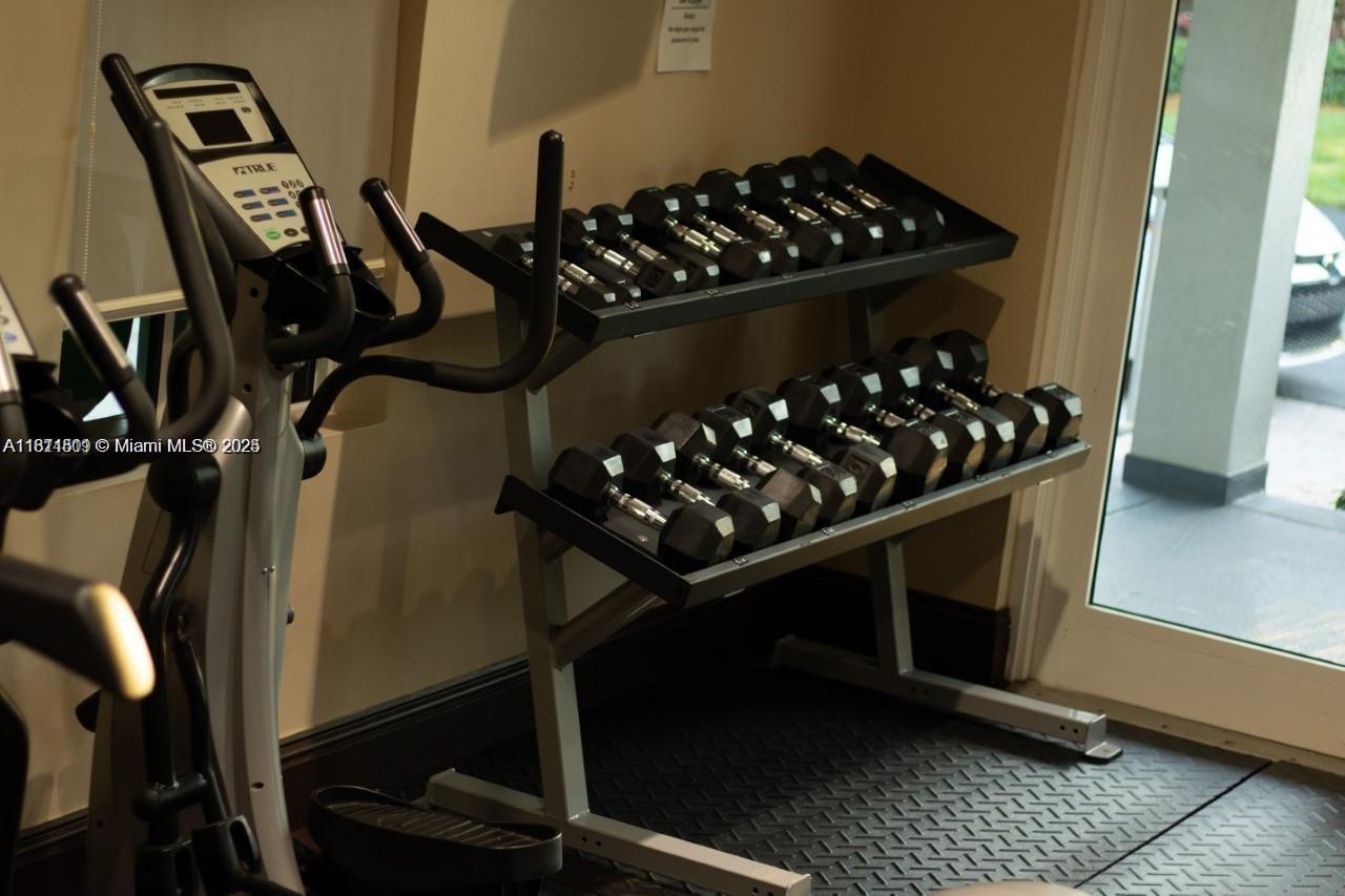 1371 Ne 42nd Ave Property Photo 29