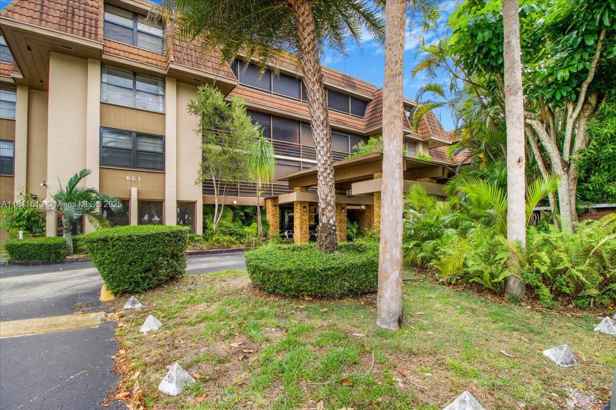 661 Ne 195th St 105 Property Photo 1