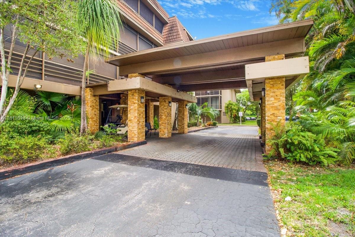 661 Ne 195th St 105 Property Photo 3