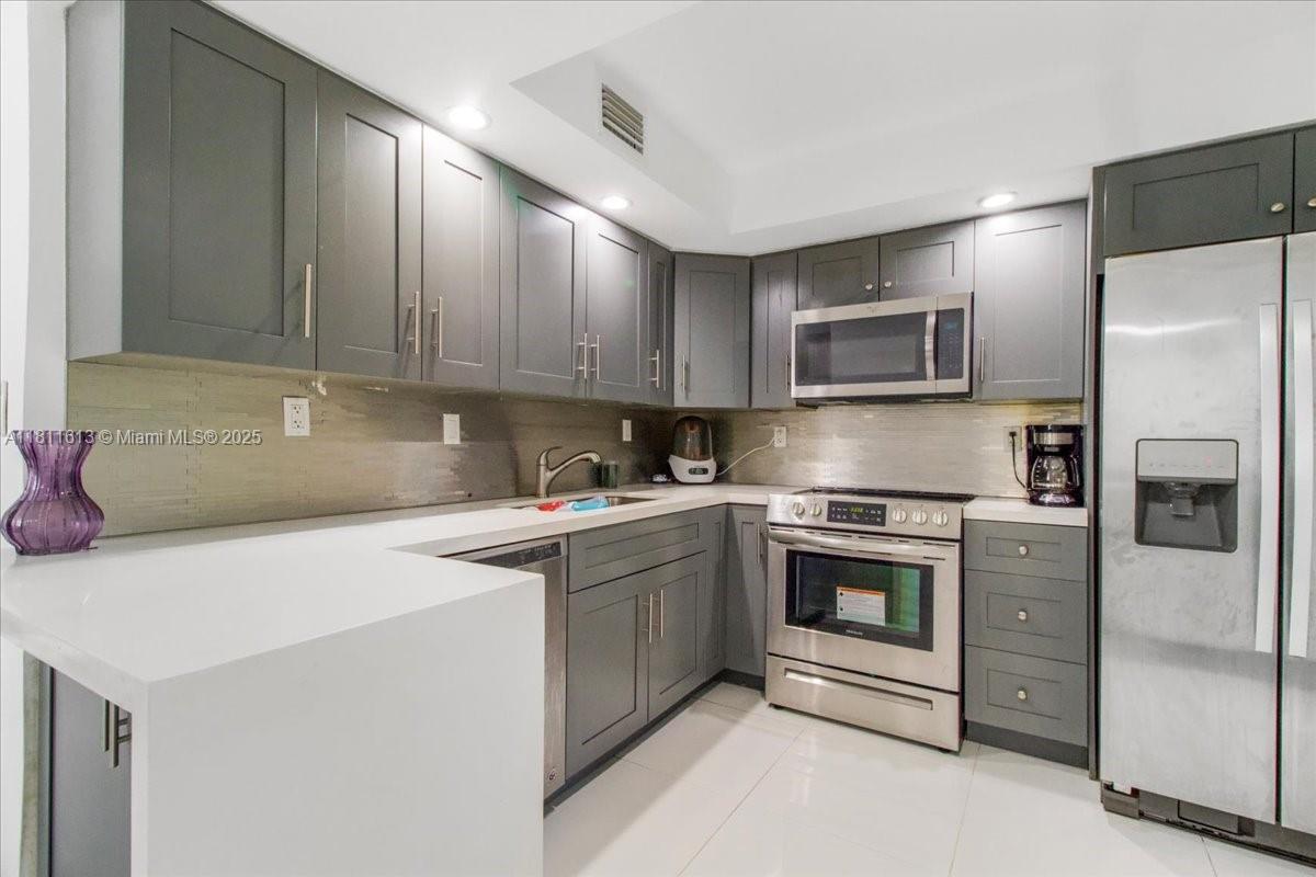 661 Ne 195th St 105 Property Photo 4