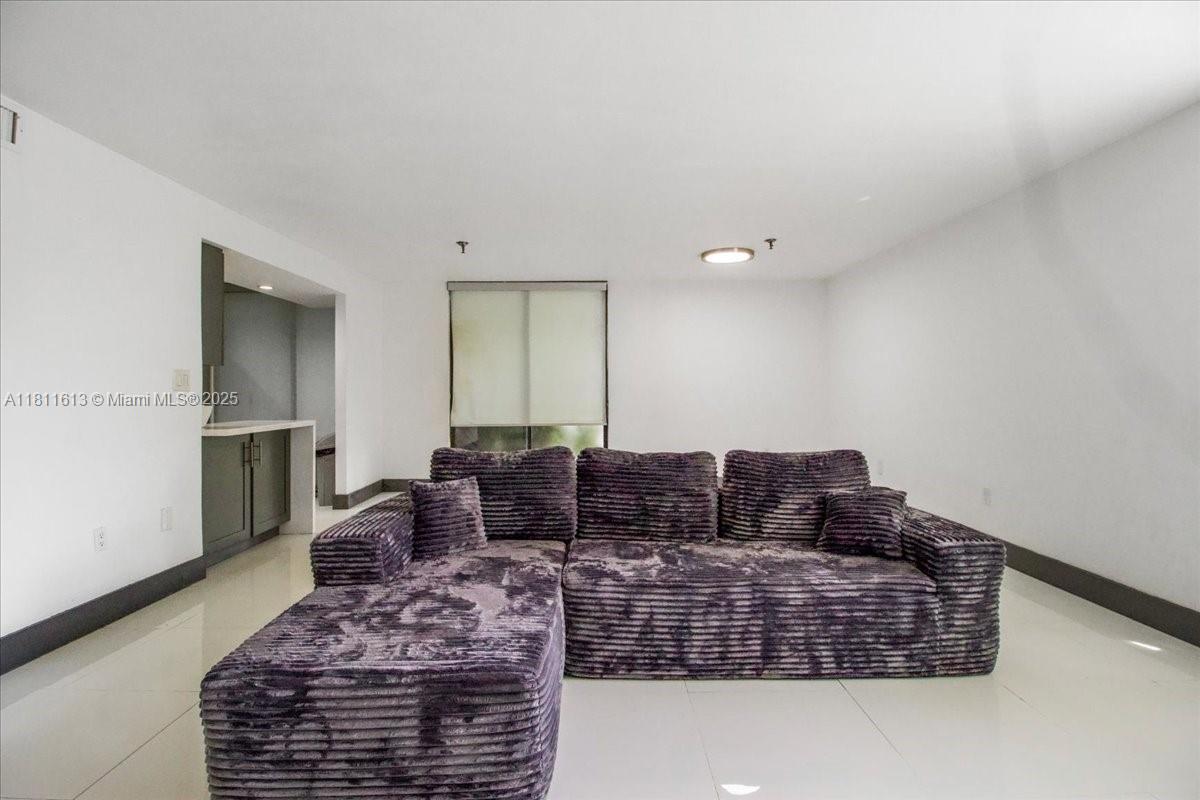 661 Ne 195th St 105 Property Photo 10