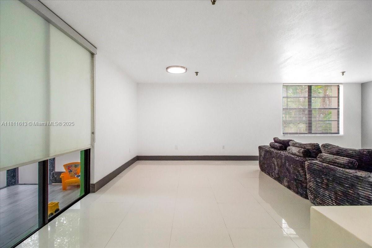 661 Ne 195th St 105 Property Photo 16