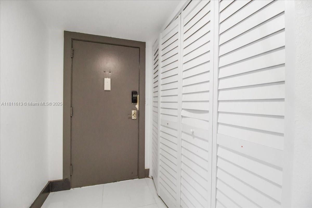 661 Ne 195th St 105 Property Photo 23