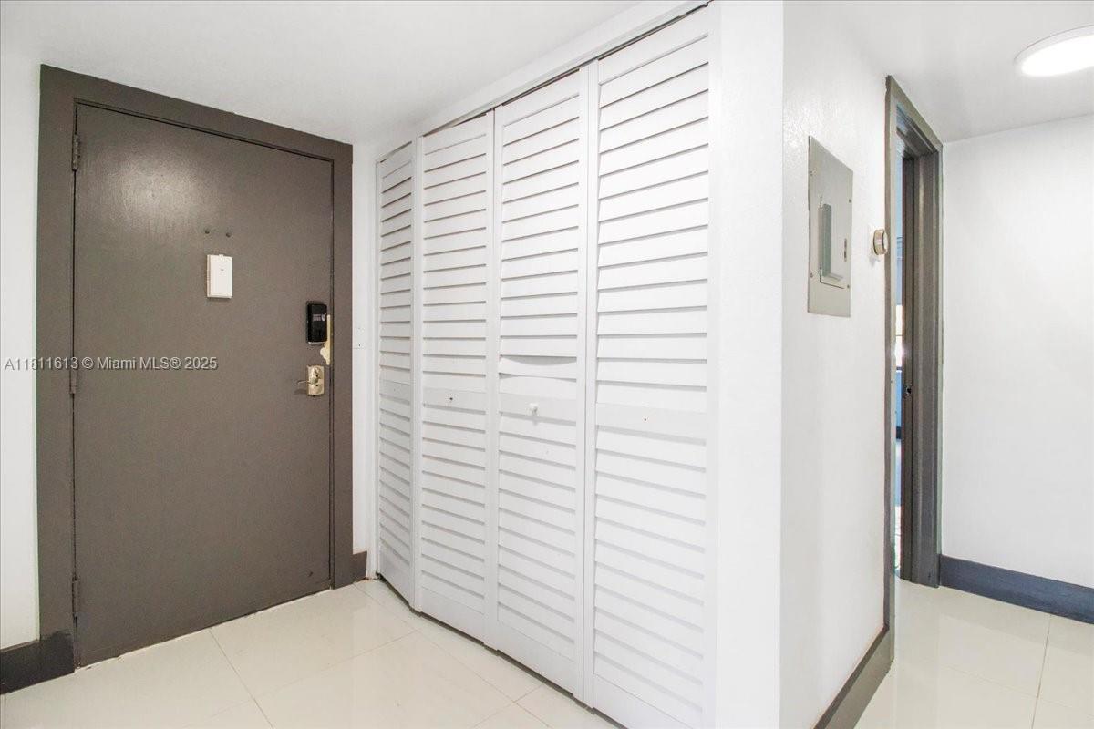 661 Ne 195th St 105 Property Photo 24