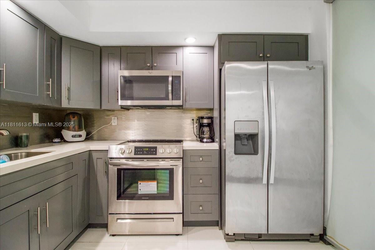 661 Ne 195th St 105 Property Photo 26