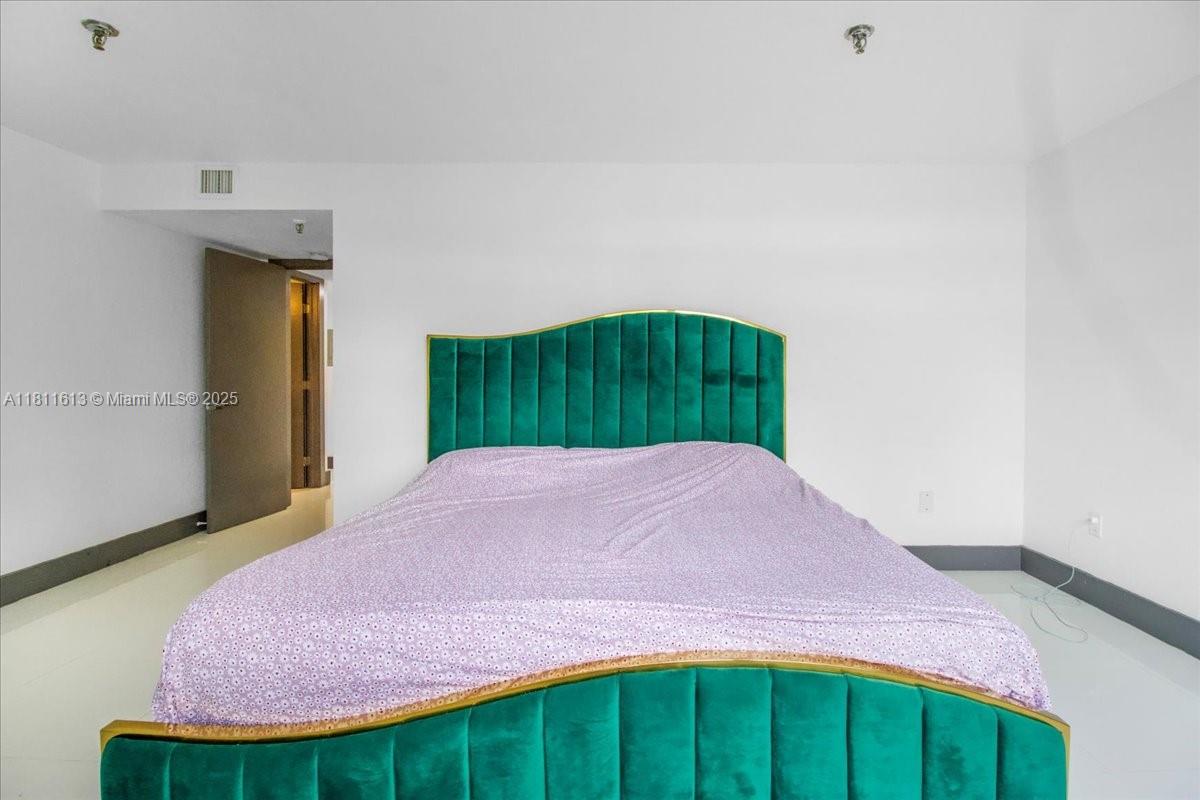 661 Ne 195th St 105 Property Photo 27