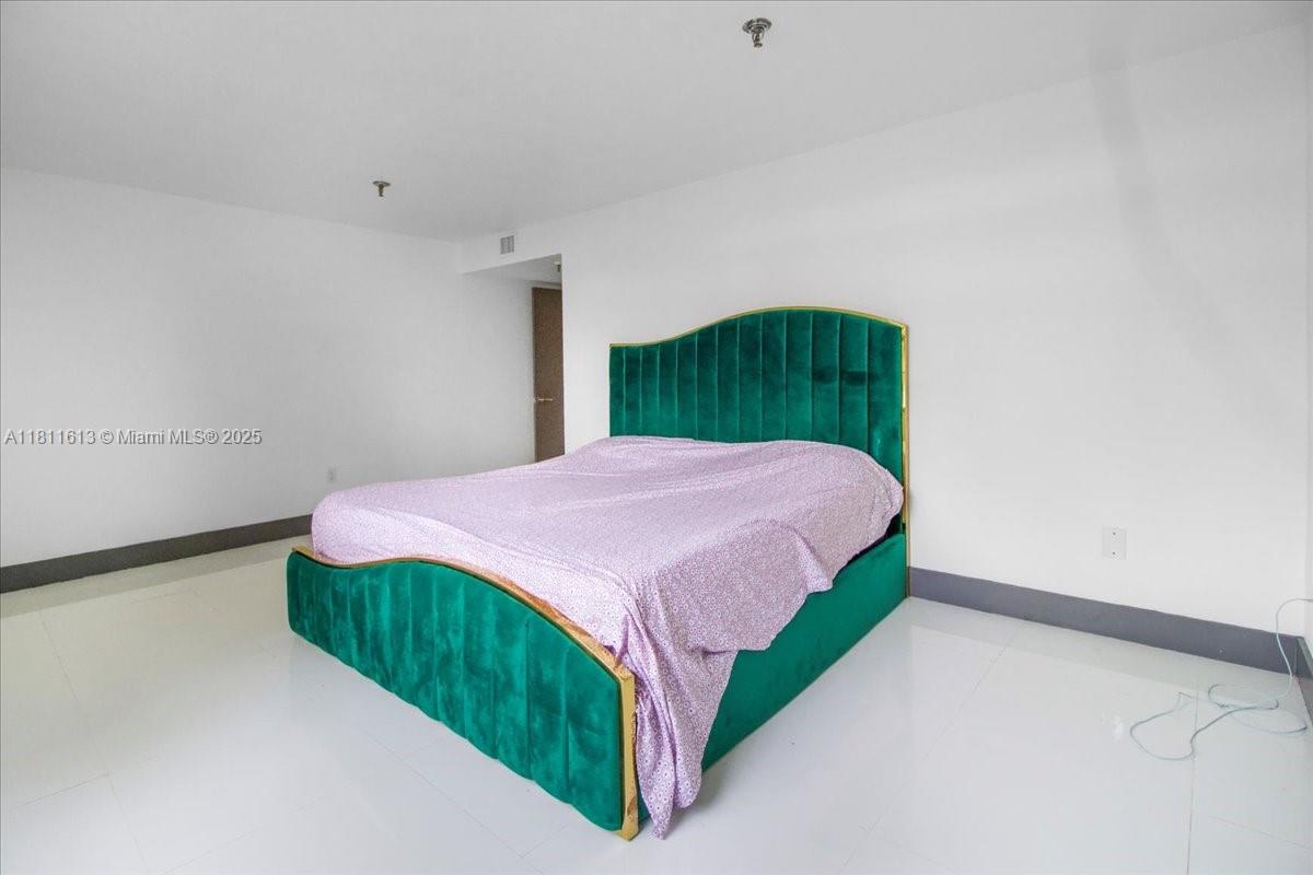 661 Ne 195th St 105 Property Photo 28