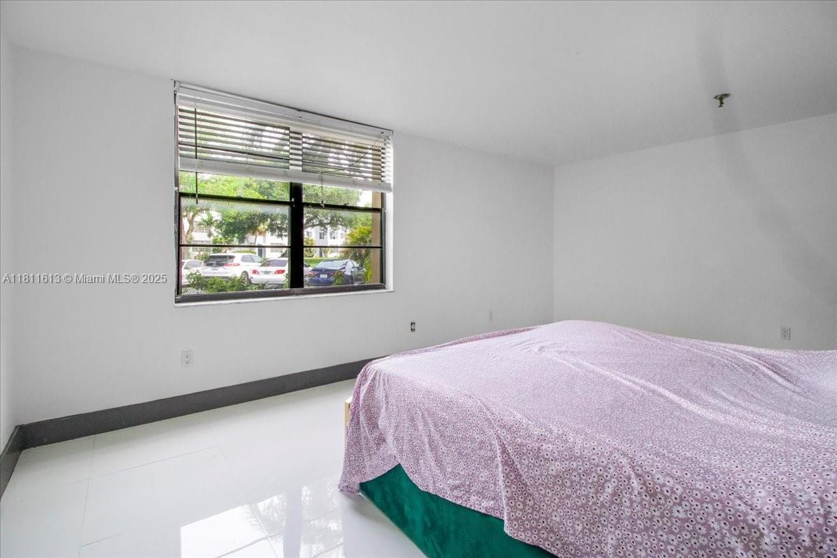 661 Ne 195th St 105 Property Photo 29