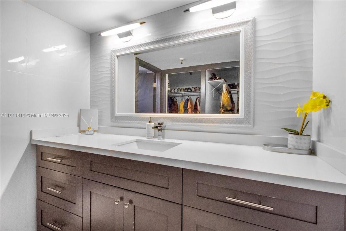 661 Ne 195th St 105 Property Photo 30