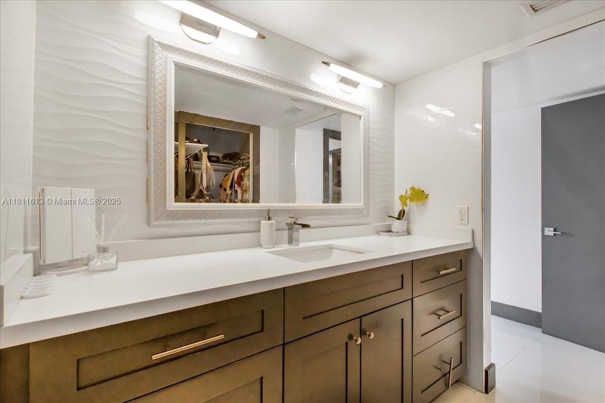 661 Ne 195th St 105 Property Photo 33