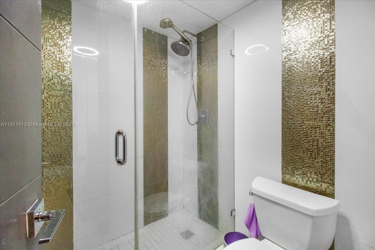 661 Ne 195th St 105 Property Photo 34