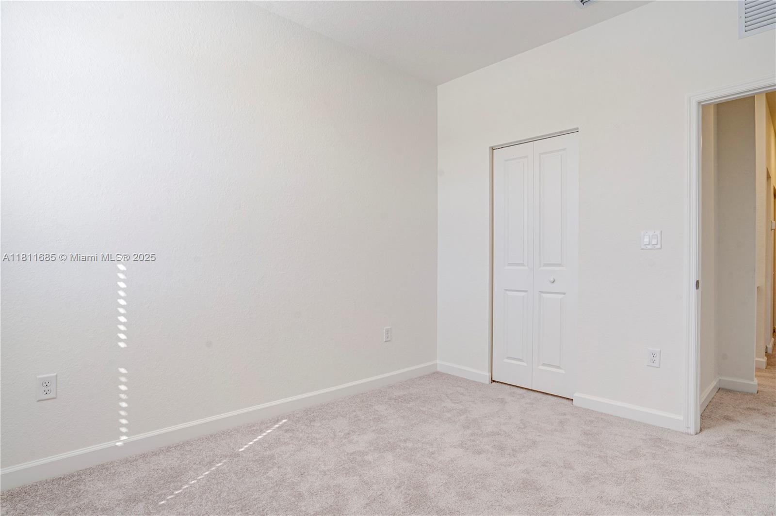 2425 Se 28th Ct 0 Property Photo 14