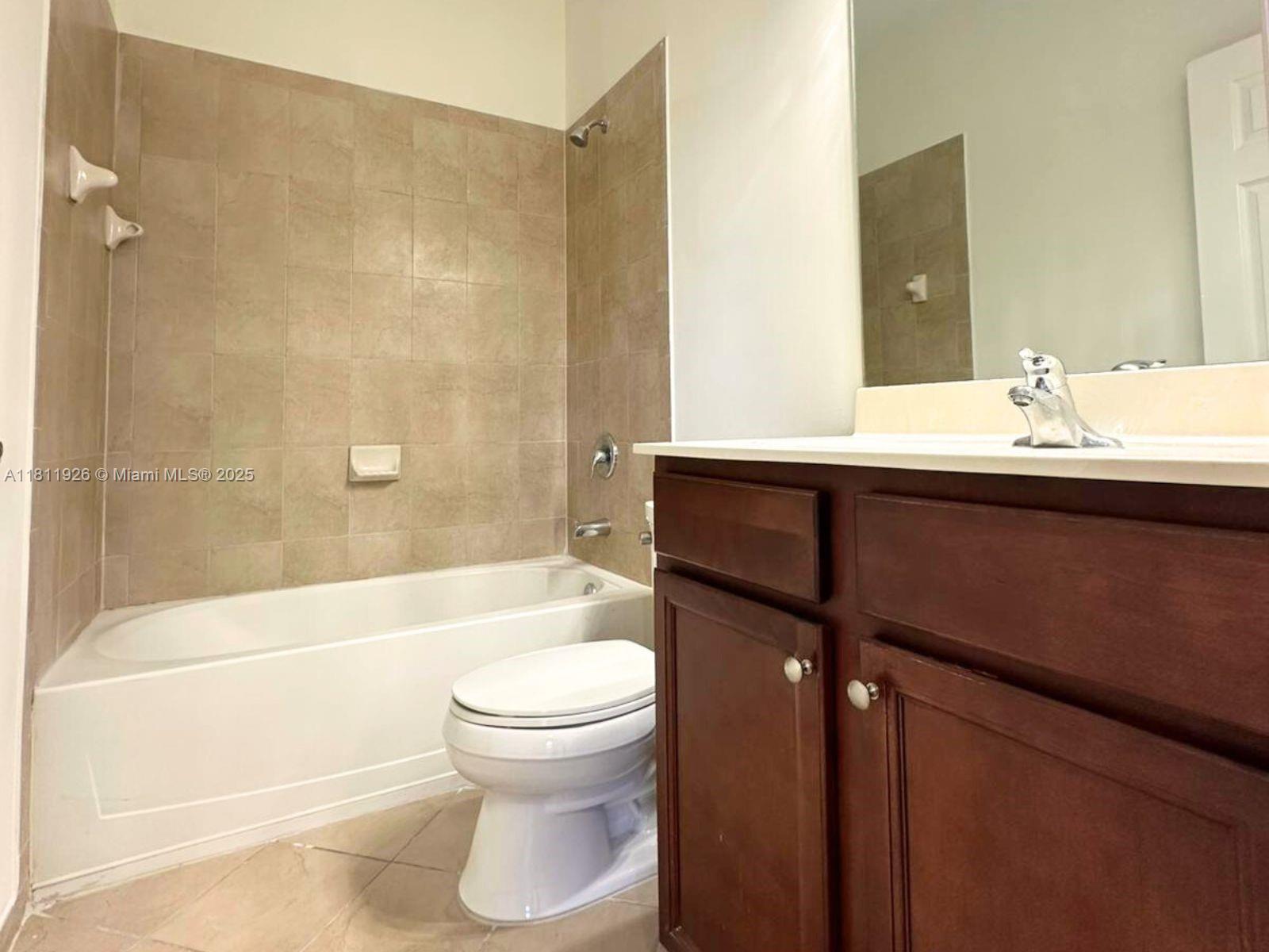 3223 Se 7th Ct . Property Photo 11