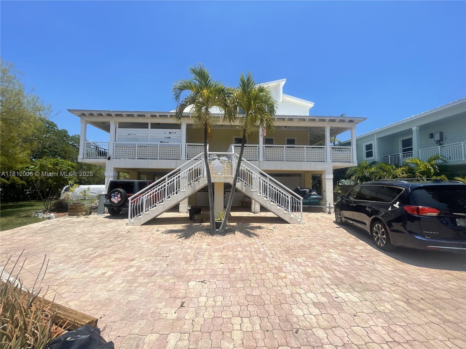 894 Ellen Dr Property Photo 1
