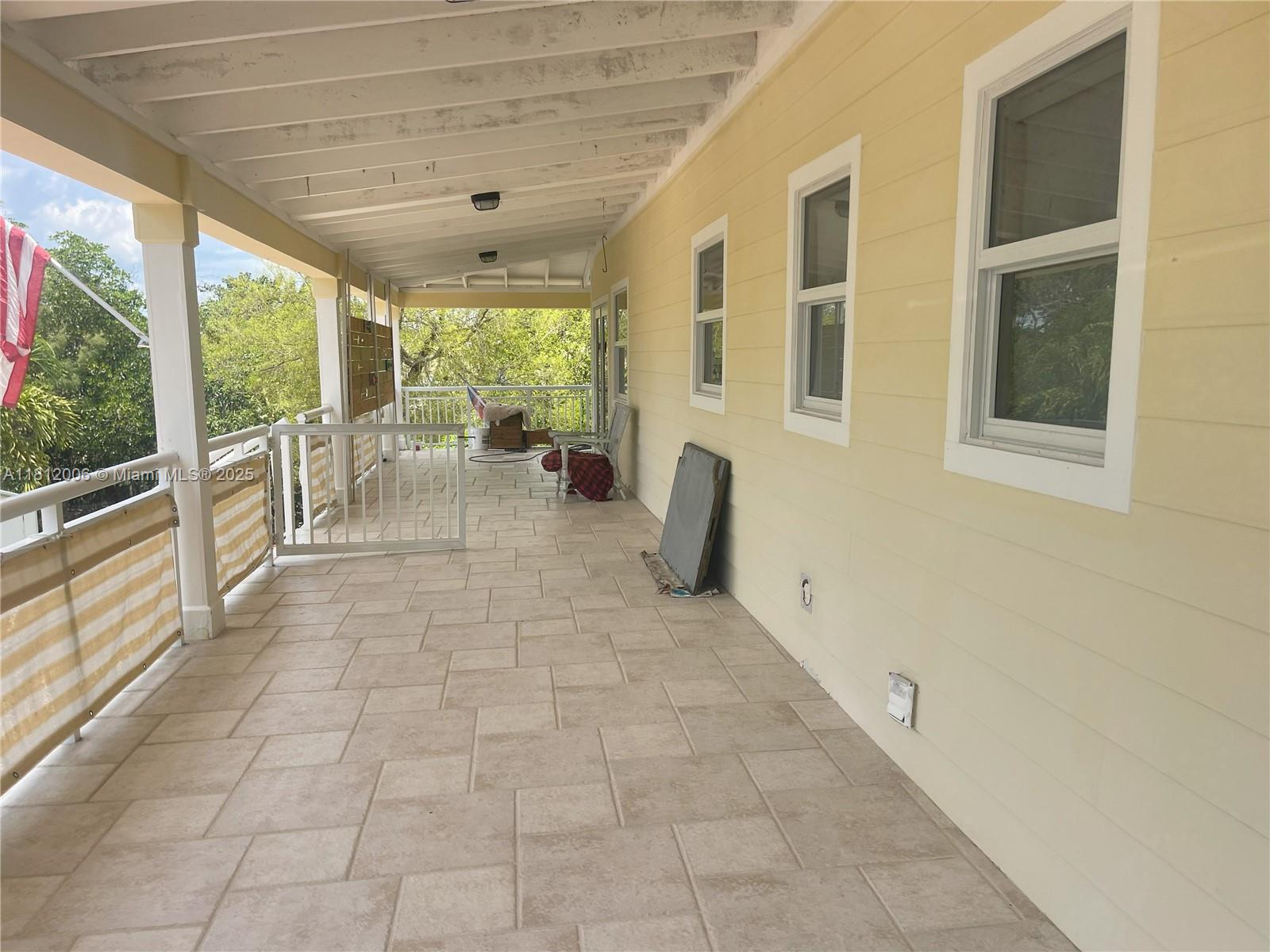 894 Ellen Dr Property Photo 5