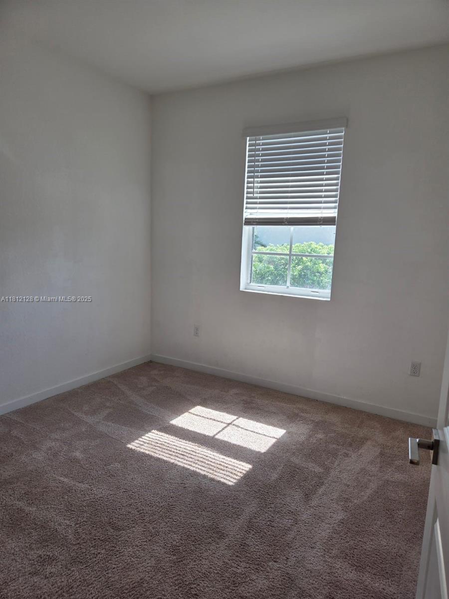 533 Ne 5th Pl Property Photo 6