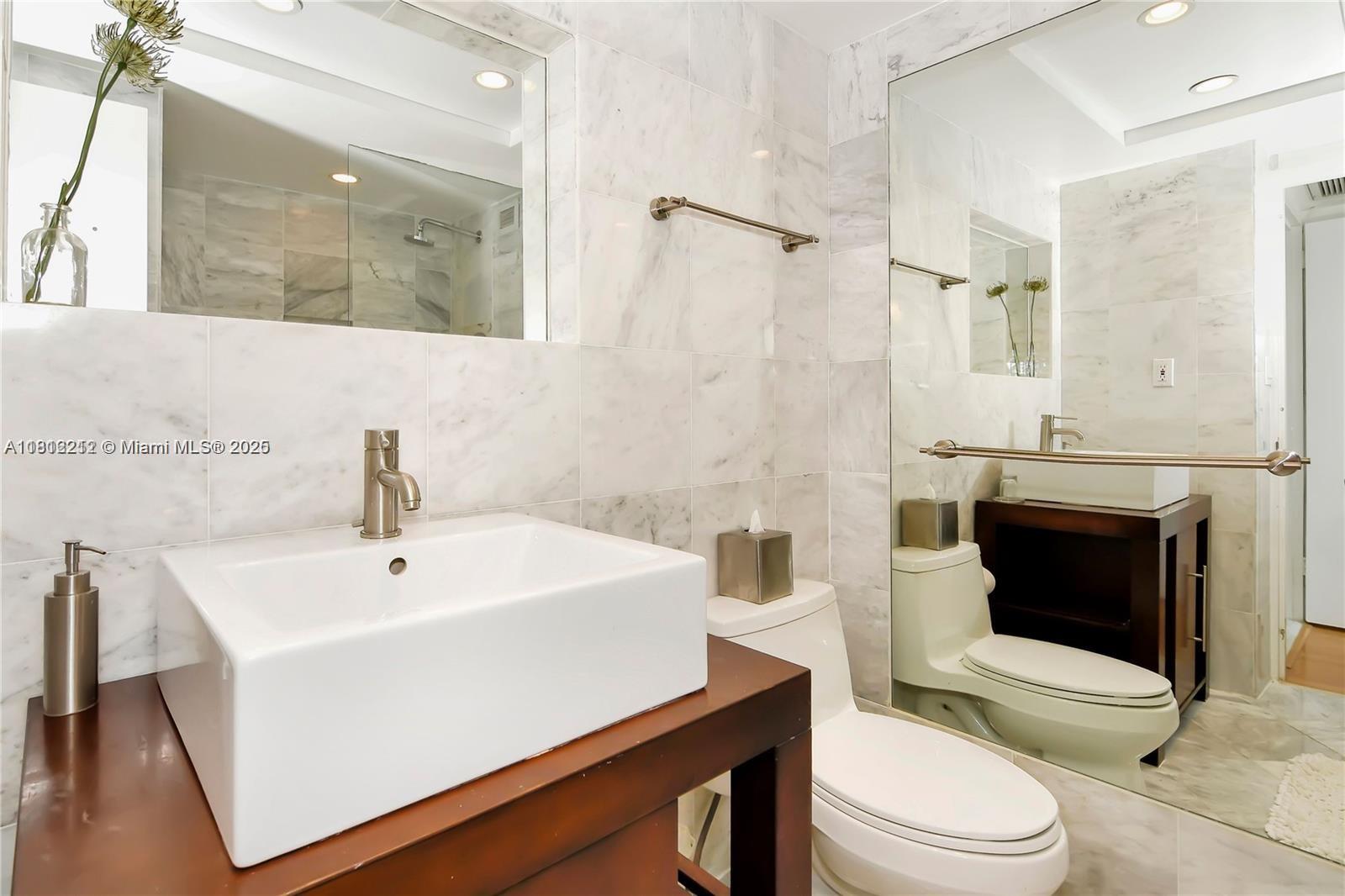 5151 Collins Ave 619 Property Photo 5
