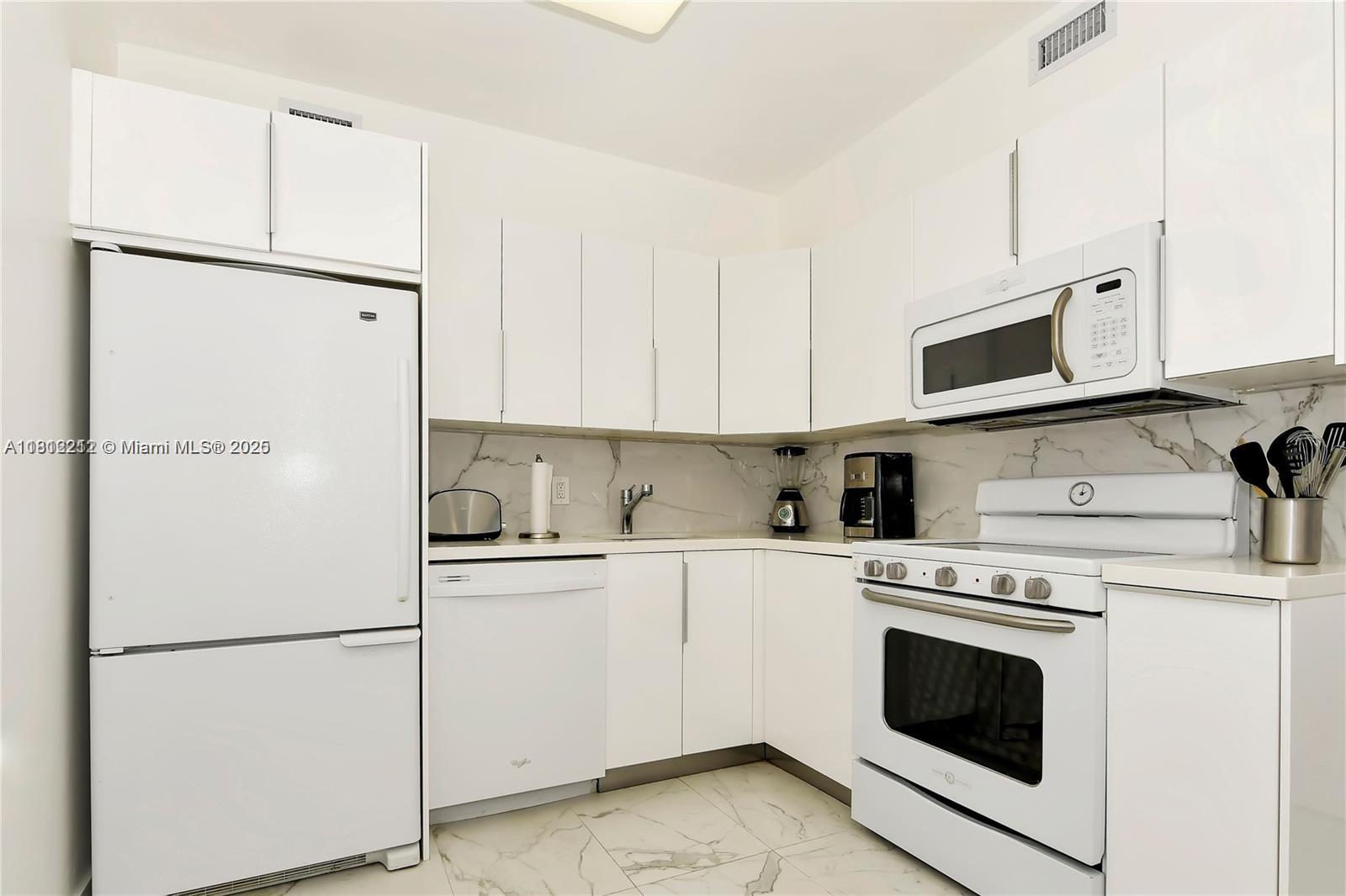 5151 Collins Ave 619 Property Photo 10