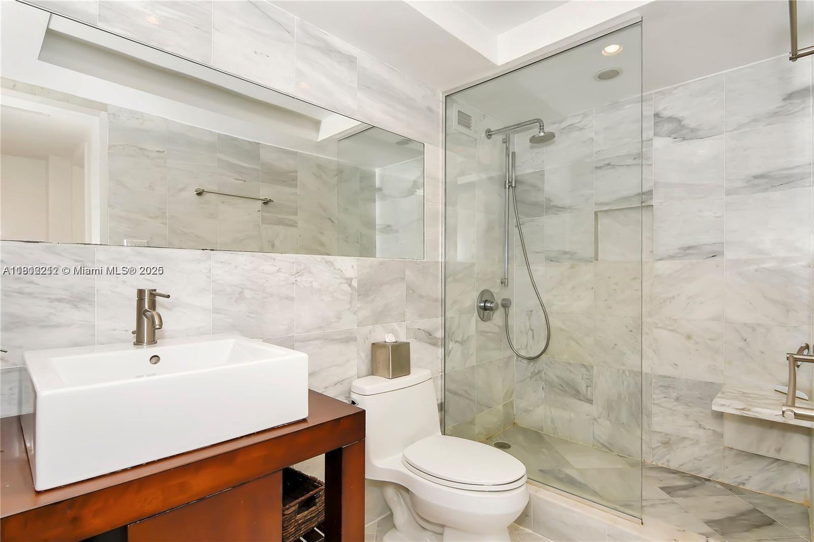 5151 Collins Ave 619 Property Photo 14