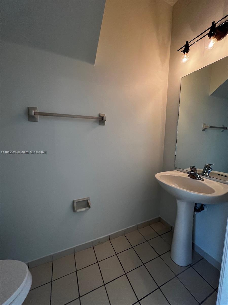 655 Ne 21st Ter 655 Property Photo 5