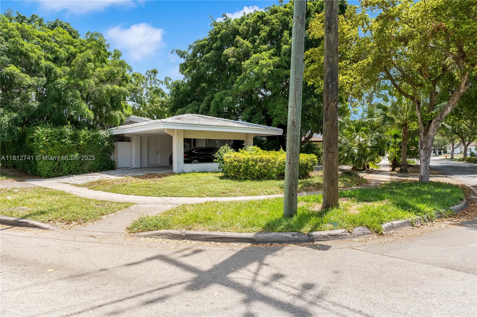 1805 Ixora Rd Property Photo 1