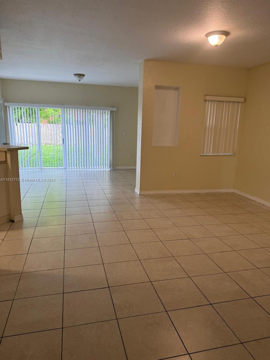 940 Sw 6th Ct Property Photo 2
