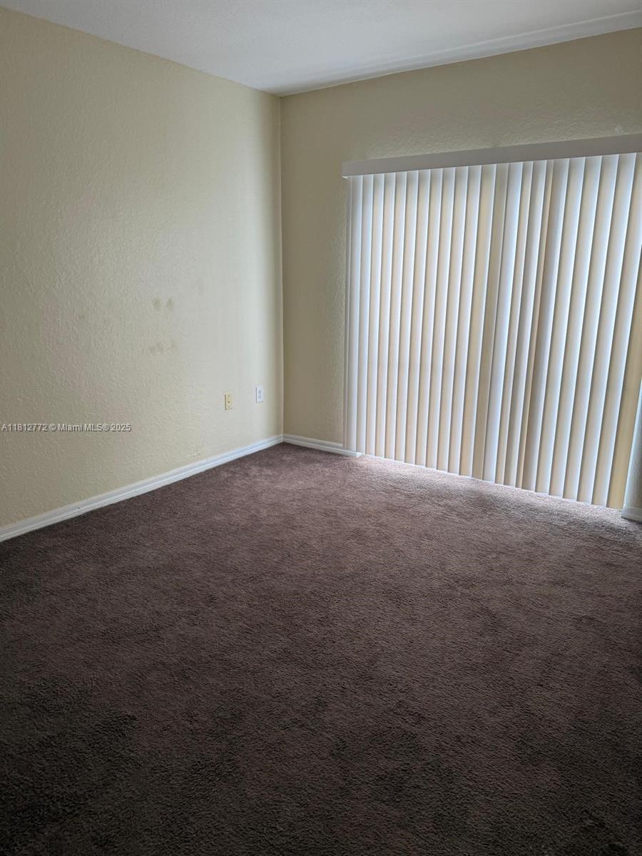 940 Sw 6th Ct Property Photo 3