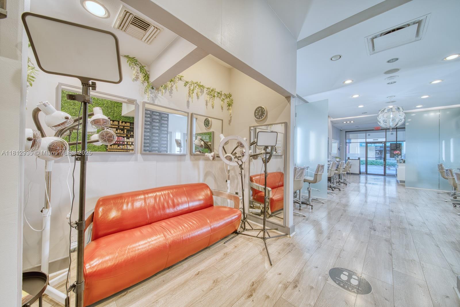 Full Service Beauty Salon On Sunset Dr & 57th Ave Property Photo 1
