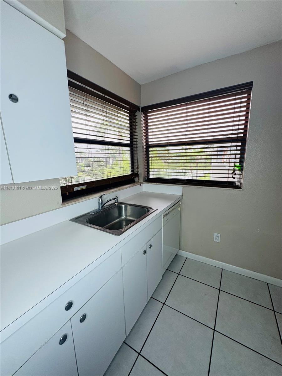 1071 Adams Ave 1071e Property Photo 10