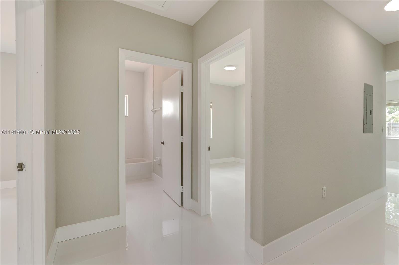 709 Se 14th Pl Property Photo 13