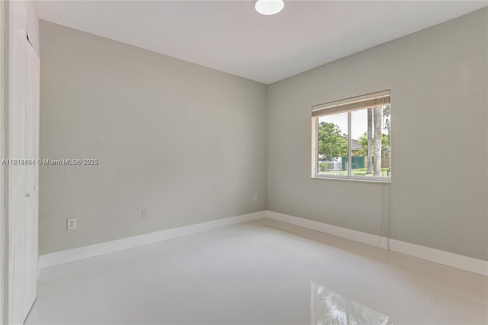 709 Se 14th Pl Property Photo 15