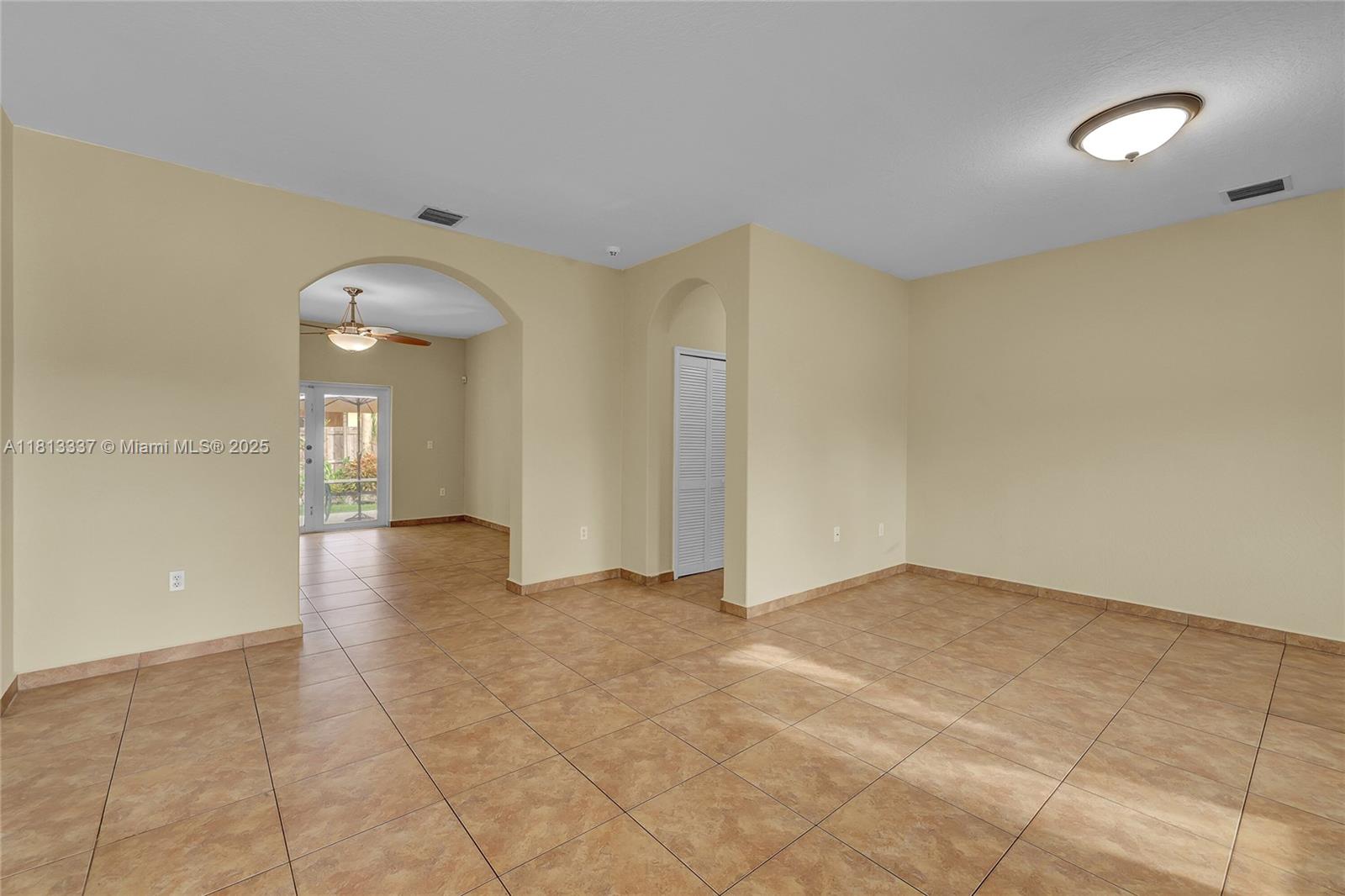 706 Se 13th Ter Property Photo 2