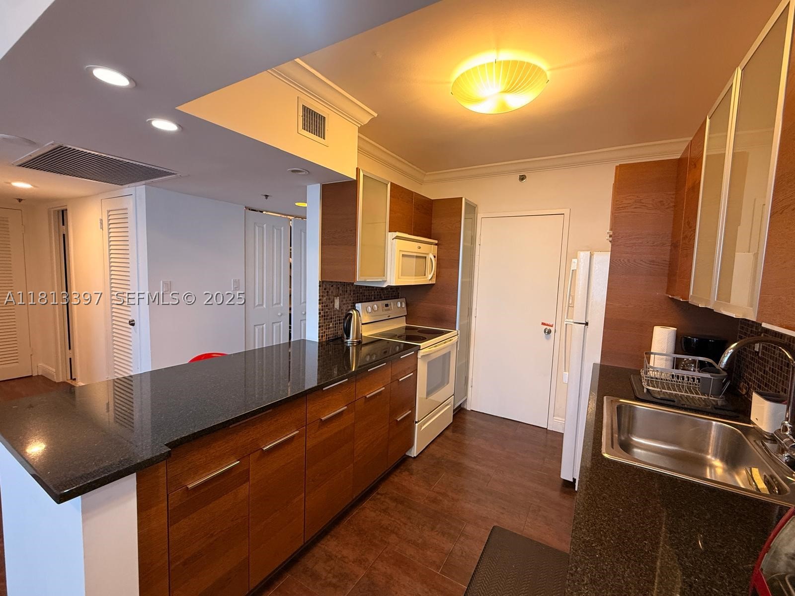 100 Lincoln Rd 1214 Property Photo 12