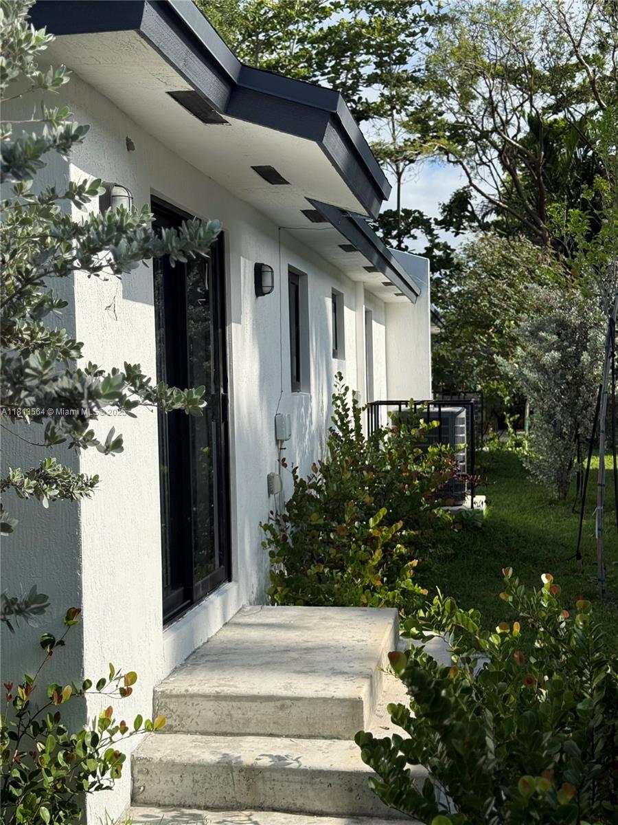 210 Sw 3rd Property Photo 3